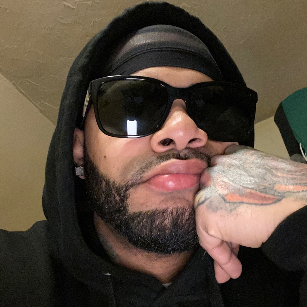 Meet your Posher, Carlos